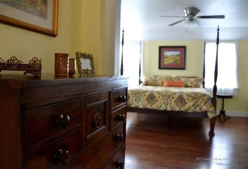 The Oaks Bed And Breakfast