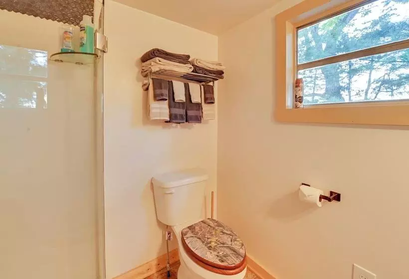 Cozy Beattyville Cabin W/ Fire Pit & Hot Tub