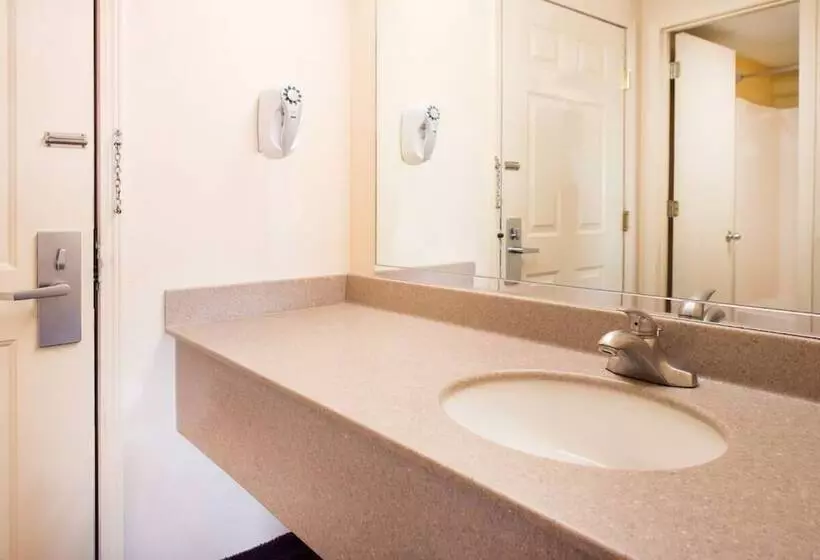 Hotelli Boarders Inn And Suites By Cobblestone Lamar Missouri