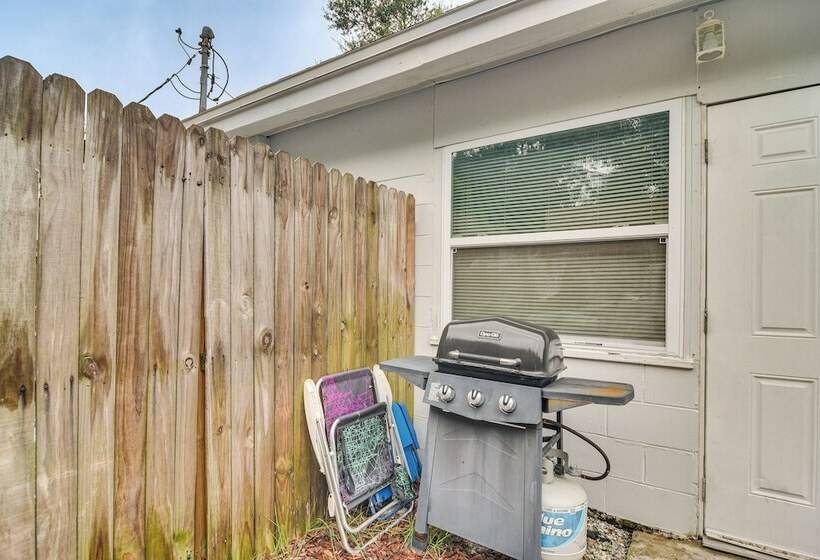 Largo Duplex W/ Patio, Near Beaches & Dining!