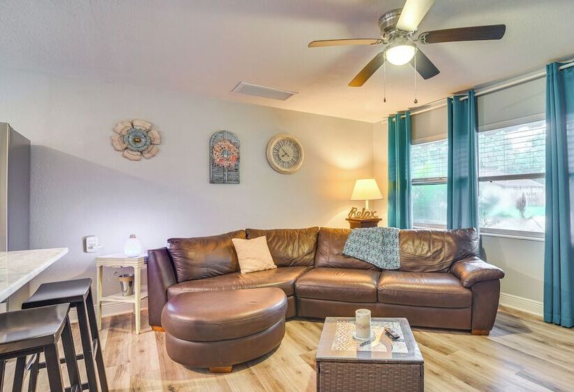 Largo Duplex W/ Patio, Near Beaches & Dining!