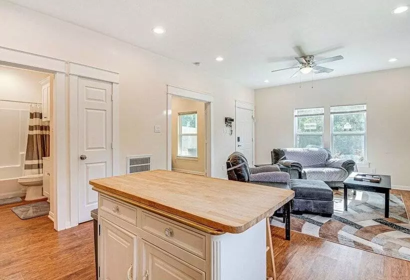 Montgomery Cottage W/ Fenced Yard < 1 Mi To Lakes!