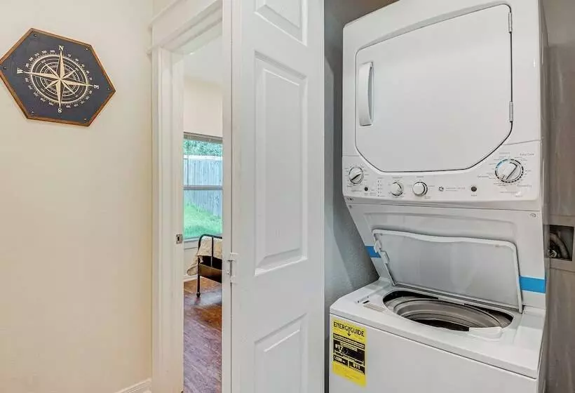 Montgomery Cottage W/ Fenced Yard < 1 Mi To Lakes!