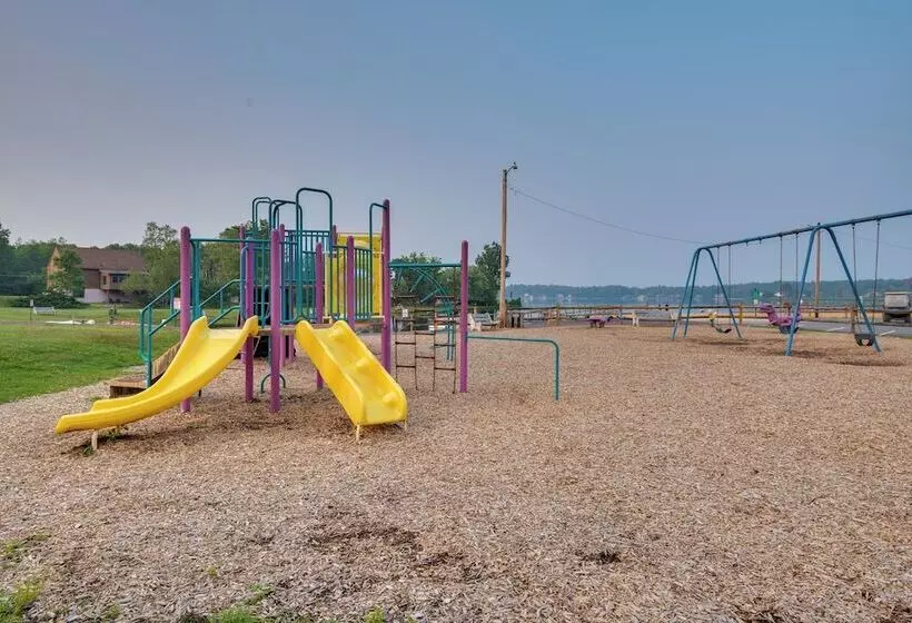 Lake Access & Hot Tub: Forest View Poconos Cabin