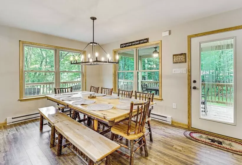 Lake Access & Hot Tub: Forest View Poconos Cabin