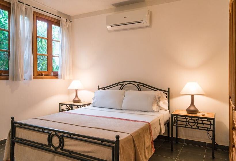 تختخواب و صبحانه La Rosa De Ortega