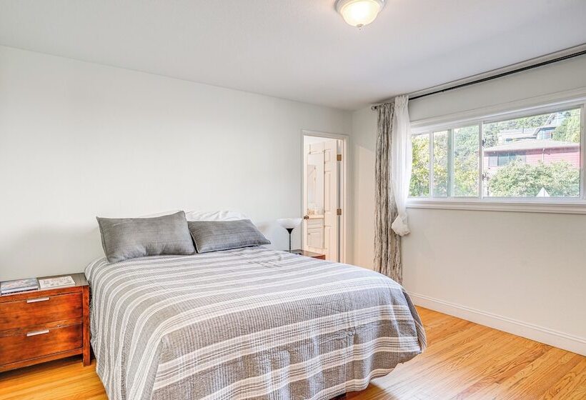 Charming Oakland Home W/ Fireplace & Deck!