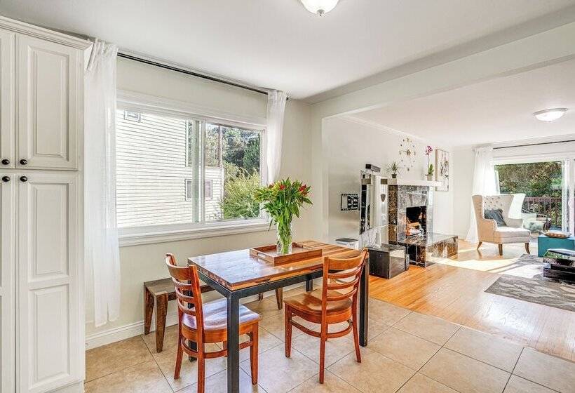 Charming Oakland Home W/ Fireplace & Deck!