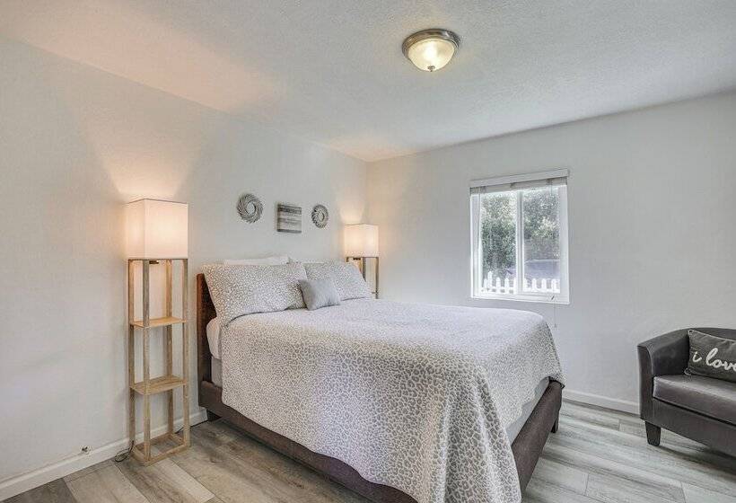 2 Blocks To Beach: Dog Friendly Oceano Cottage