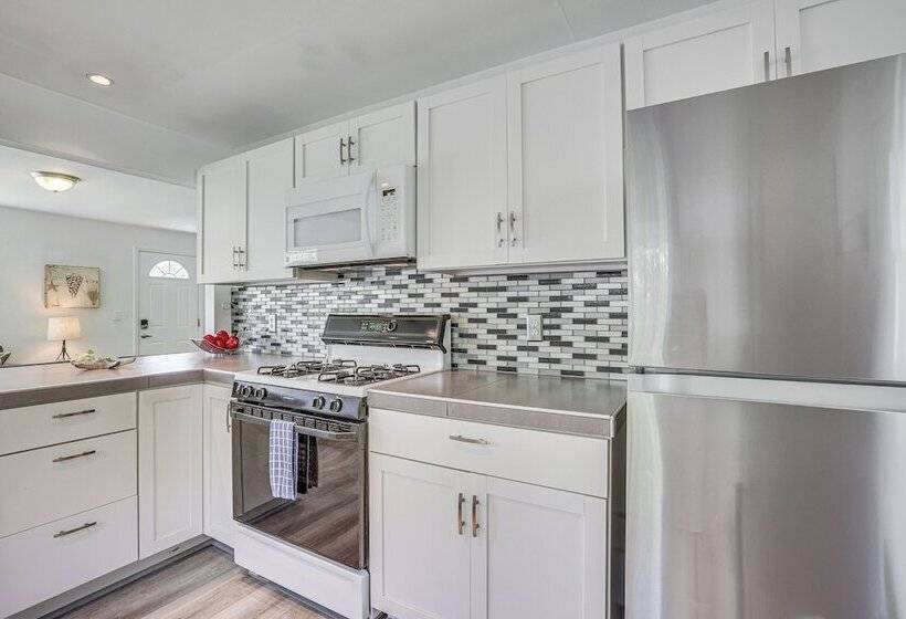 2 Blocks To Beach: Dog Friendly Oceano Cottage