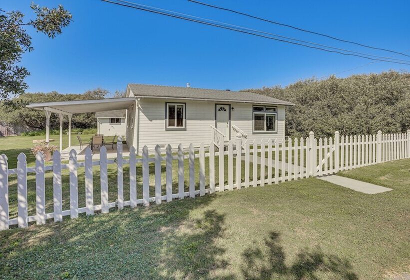 2 Blocks To Beach: Dog Friendly Oceano Cottage