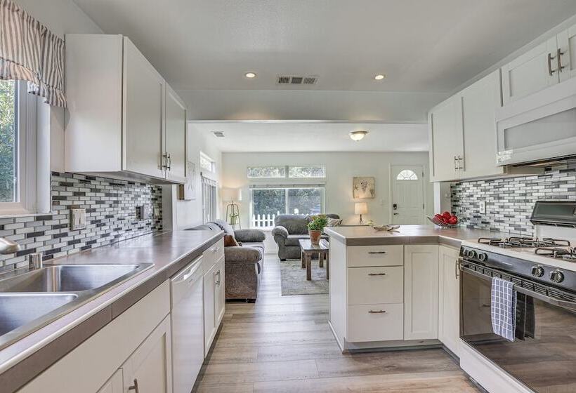 2 Blocks To Beach: Dog Friendly Oceano Cottage