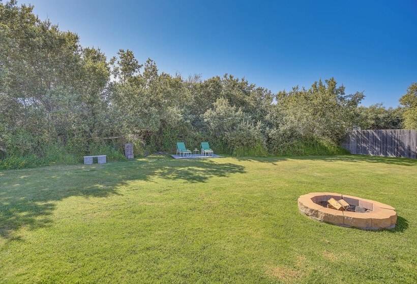 2 Blocks To Beach: Dog Friendly Oceano Cottage