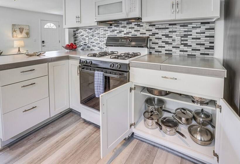 2 Blocks To Beach: Dog Friendly Oceano Cottage