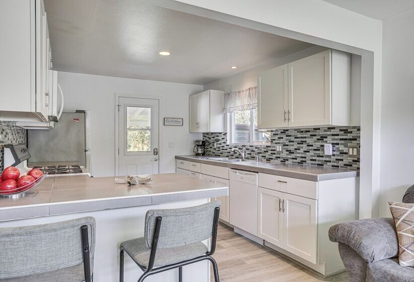 2 Blocks To Beach: Dog Friendly Oceano Cottage