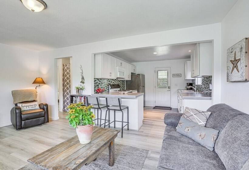 2 Blocks To Beach: Dog Friendly Oceano Cottage