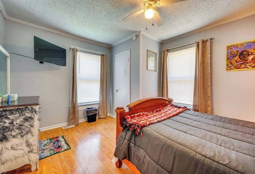 Family Friendly Home Near Parks & Lakes!