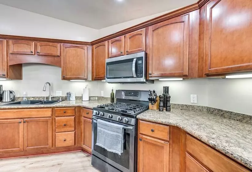 Lakeside Home W/ Fire Pit: 4 Mi To Lake Jennings!