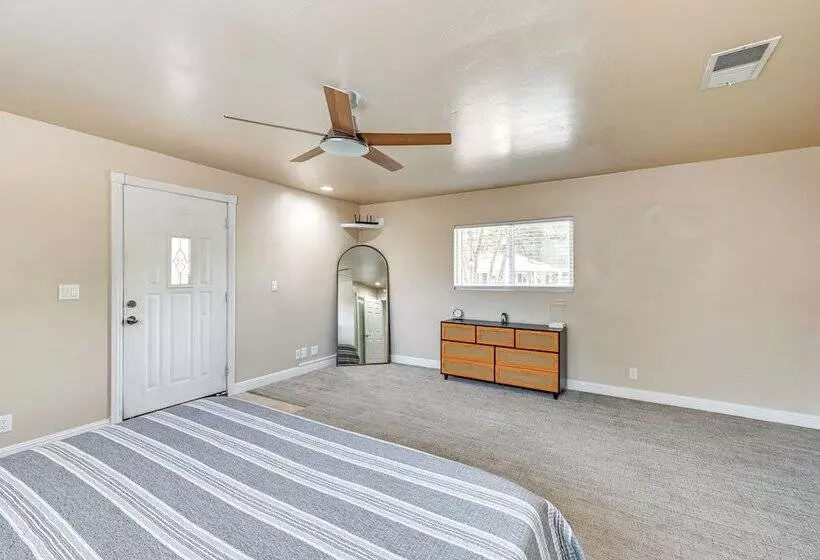 Lakeside Home W/ Fire Pit: 4 Mi To Lake Jennings!