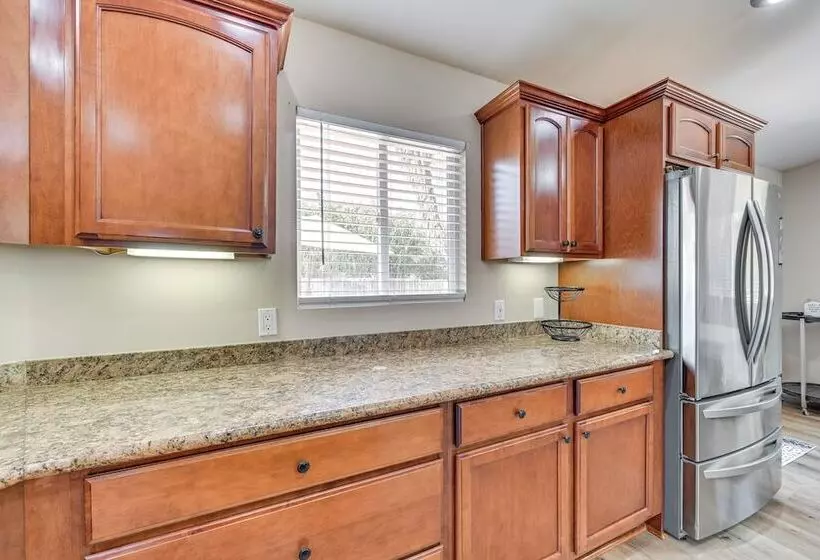 Lakeside Home W/ Fire Pit: 4 Mi To Lake Jennings!