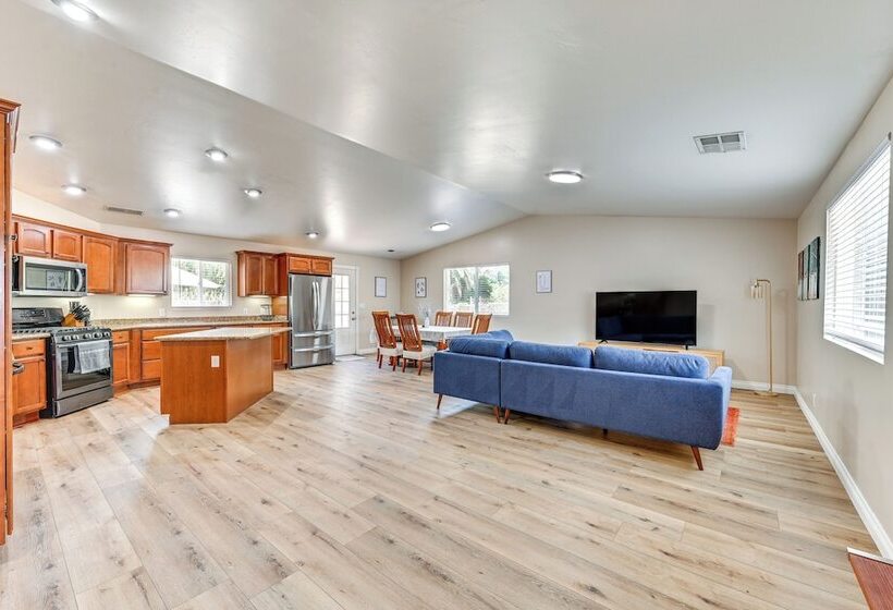 Lakeside Home W/ Fire Pit: 4 Mi To Lake Jennings!