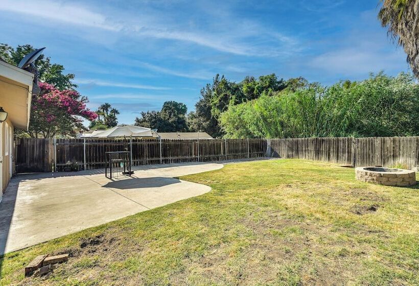 Lakeside Home W/ Fire Pit: 4 Mi To Lake Jennings!