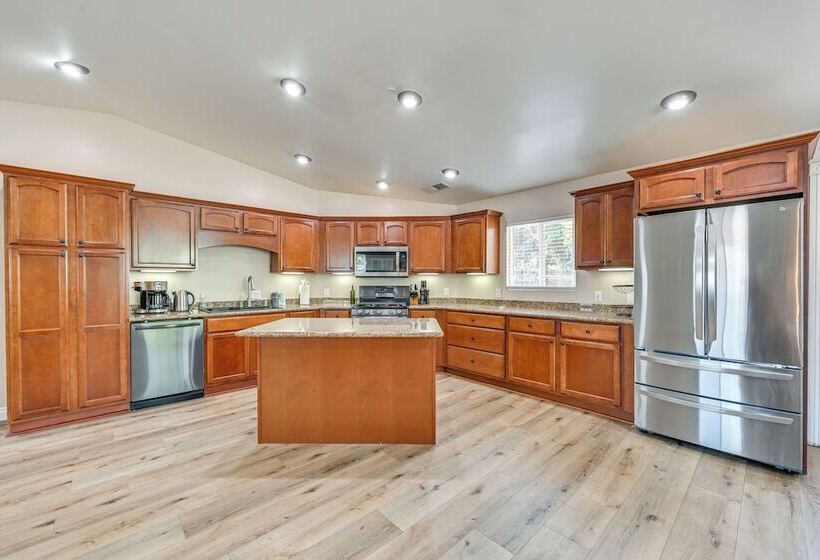 Lakeside Home W/ Fire Pit: 4 Mi To Lake Jennings!