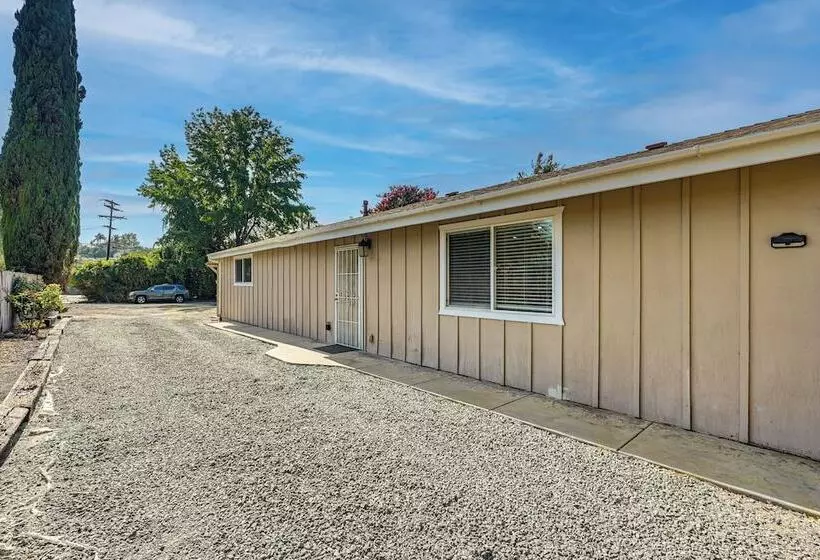 Lakeside Home W/ Fire Pit: 4 Mi To Lake Jennings!