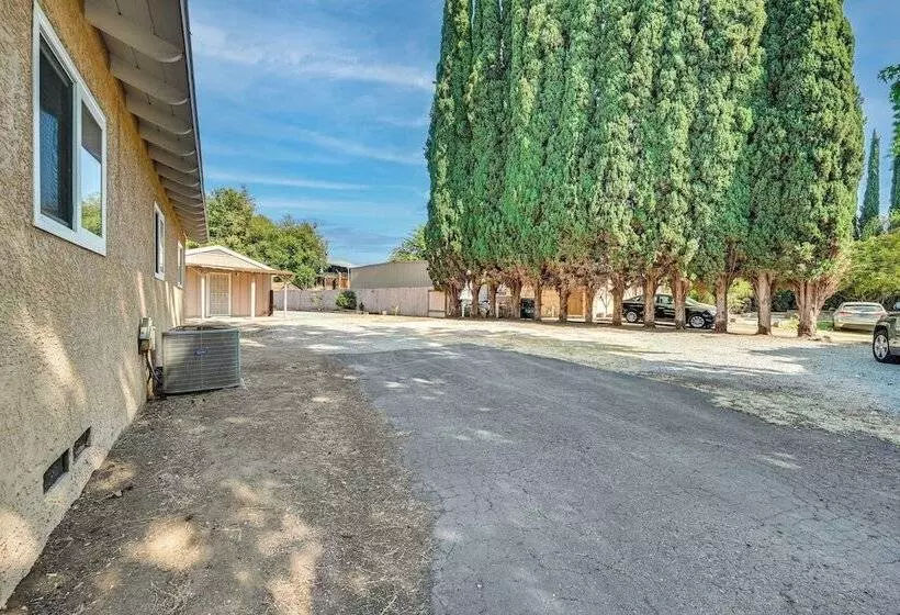 Lakeside Home W/ Fire Pit: 4 Mi To Lake Jennings!