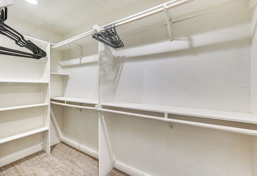 Lakeside Home W/ Fire Pit: 4 Mi To Lake Jennings!