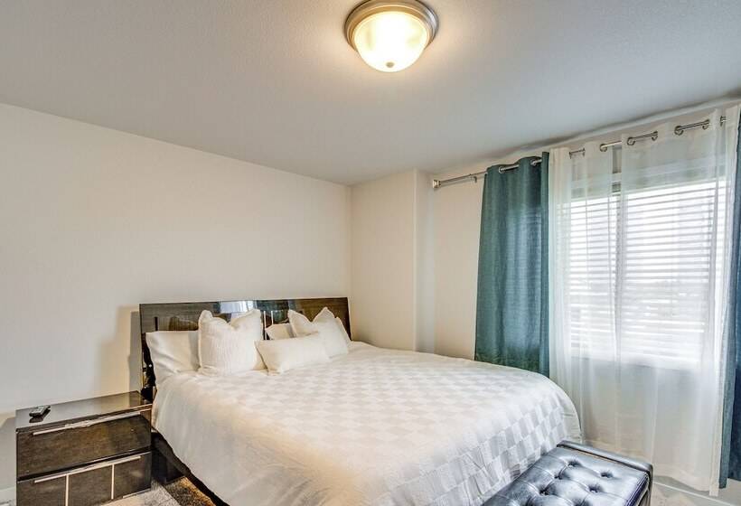 13 Mi To Dtwn Fargo: North Dakota Family Home!