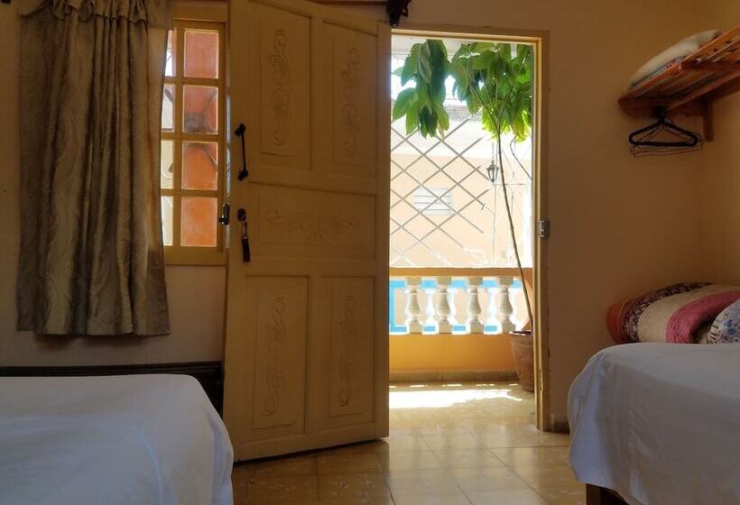 پانسیون Hostal Casa Mia