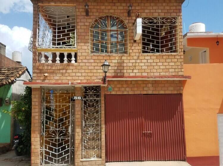 پانسیون Hostal Casa Mia