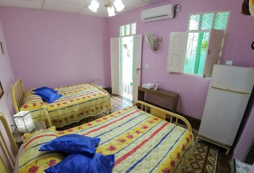 پانسیون Hostal Familia Rivalta