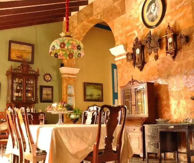 ペンション La Estancia Hostal