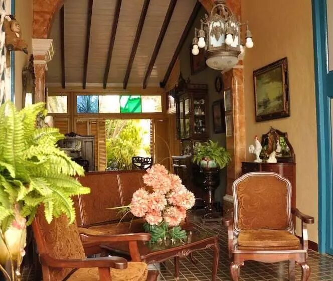 ペンション La Estancia Hostal