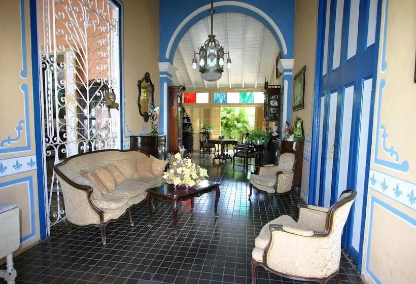 ペンション La Estancia Hostal