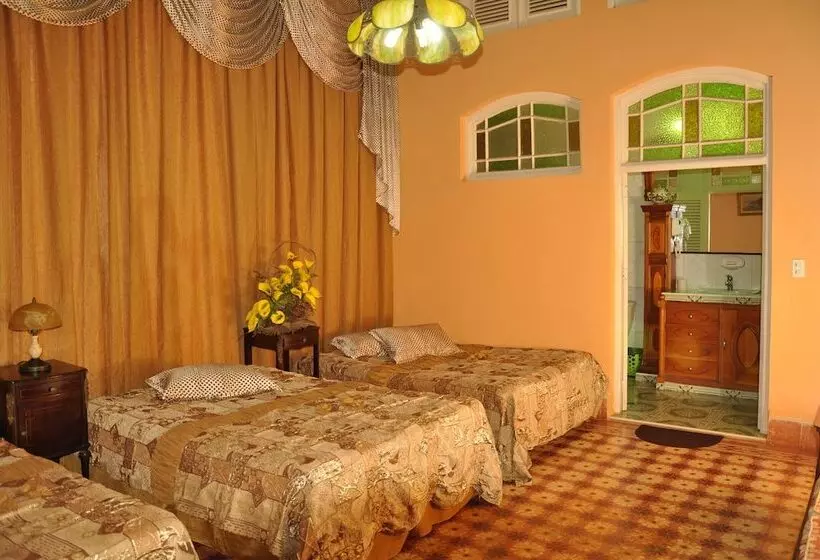 ペンション La Estancia Hostal