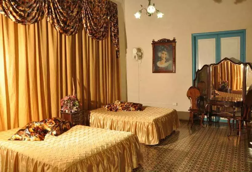 ペンション La Estancia Hostal