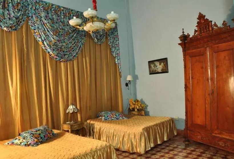 ペンション La Estancia Hostal