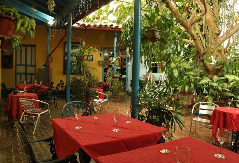 پانسیون La Estancia Hostal