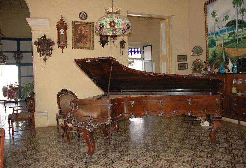 پانسیون La Estancia Hostal