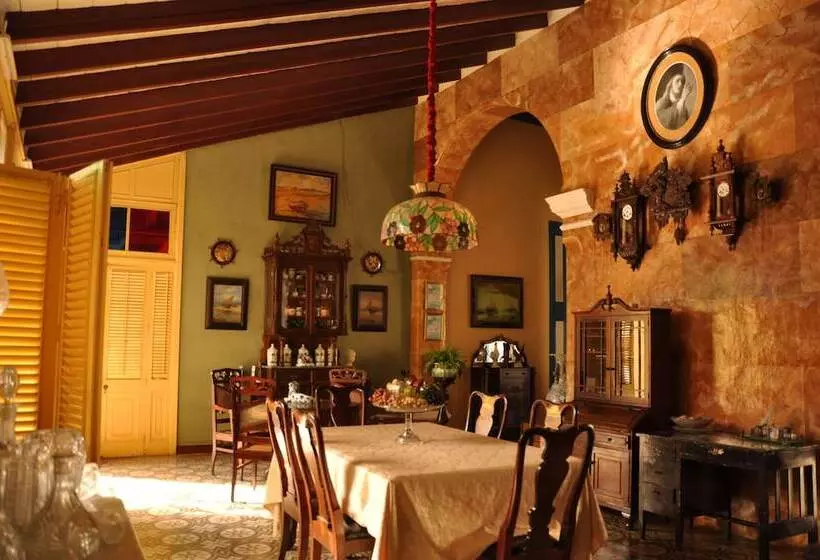ペンション La Estancia Hostal