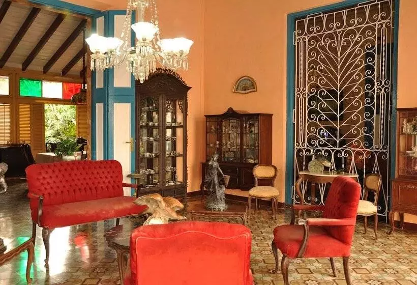 ペンション La Estancia Hostal