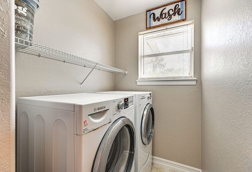 Golf & Hike: Lehigh Acres Home W/ Pool & Lanai