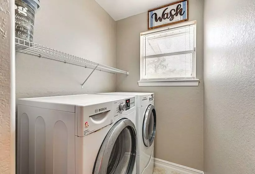 Golf & Hike: Lehigh Acres Home W/ Pool & Lanai