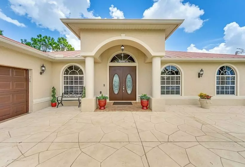 Golf & Hike: Lehigh Acres Home W/ Pool & Lanai