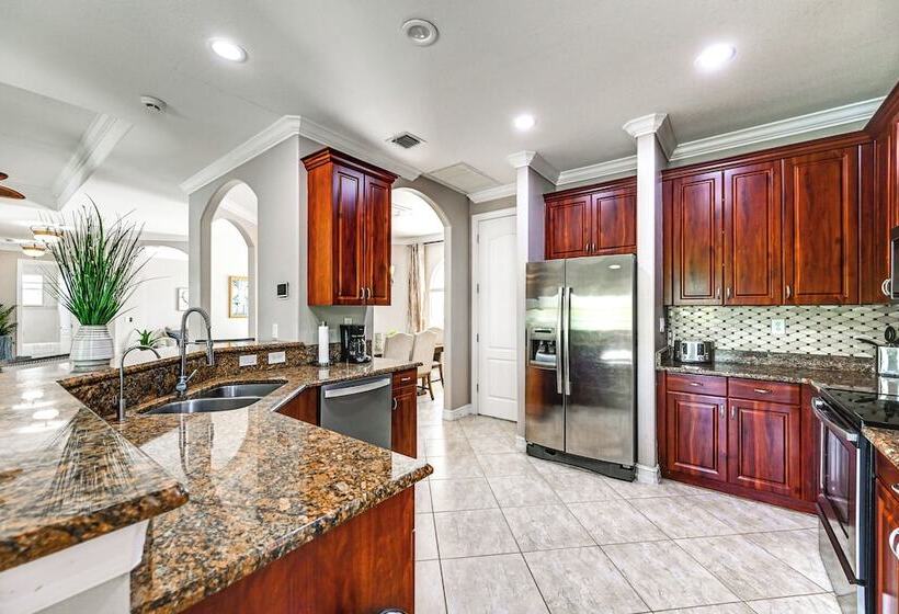 Golf & Hike: Lehigh Acres Home W/ Pool & Lanai