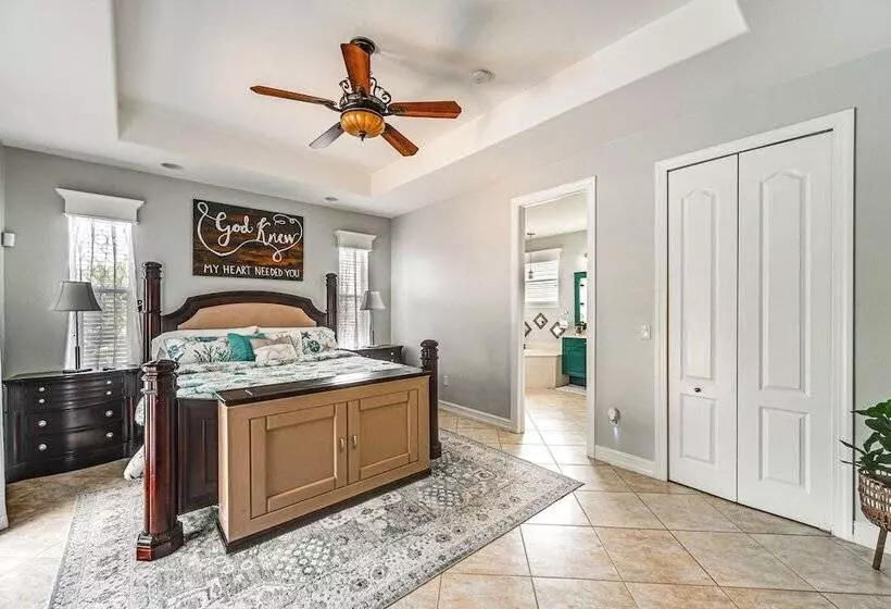 Golf & Hike: Lehigh Acres Home W/ Pool & Lanai