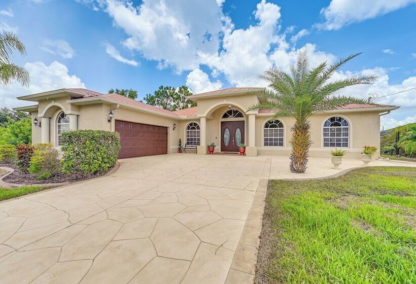 Golf & Hike: Lehigh Acres Home W/ Pool & Lanai